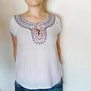 White boho Mexican style blouse‎ with multicolor embroidery size small/medium